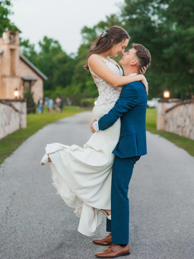 🤩 Jenna & Hunter’s wedding day at Balmorhea was a dream come true (part two) 😍

Shout out to Kari at Notably Yours Events for helping to bring everything together!

Planning + Coordination: @notablyyoursevents 
Venue: @balmorheaevents 
HAMU: @lilly_artistry 
Florals: @filledwithgraceflorals 
DJ: @jkellyproductions 
Photography: @natemessphoto
Cake: @bavariancakeryhouston 
Strings: @thirdfloorstrings 
Catering: @masterchefcatering