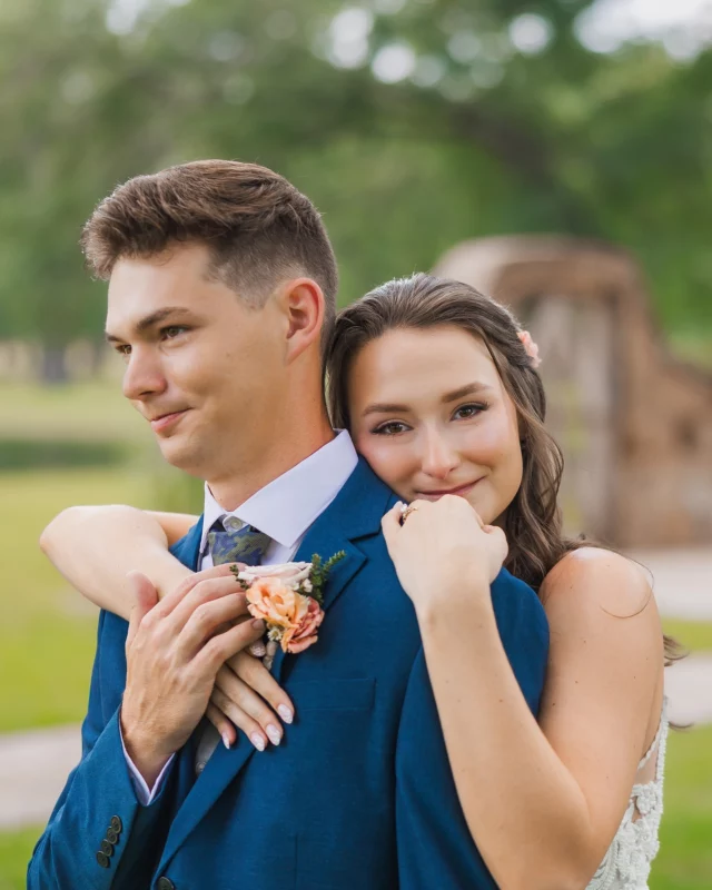 When you find your person, it feels like home 🥰

Congrats to Hunter & Jenna becoming husband & wife! 🙌🏼🎉🥂

I especially love the emotion in this first photo from their first touch — before seeing each other for the first time.

Looking forward to sharing more wedding sneak peeks from this wedding day very soon!
